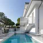 Modern With Shared Pool Apartment Bibione