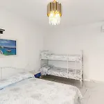 Modern With Shared Pool