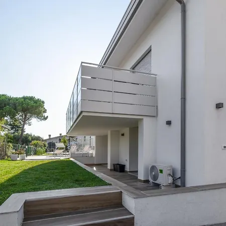 Apartment Modern With Shared Pool